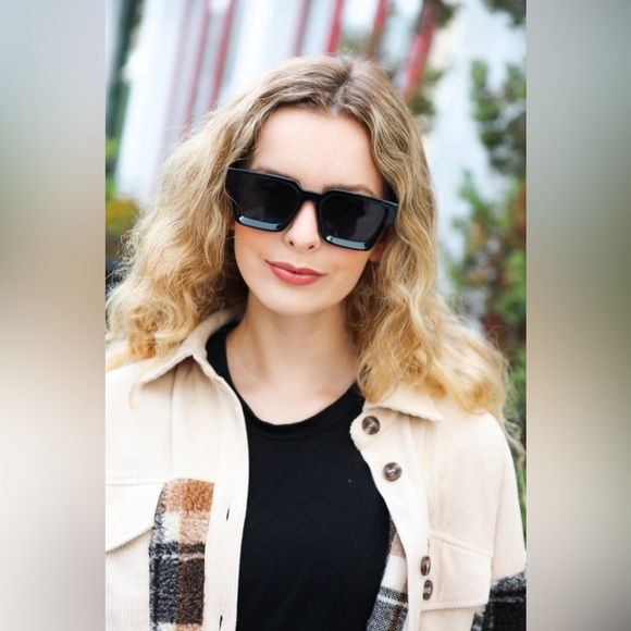 Black Thick Frame Rectangle Sunglasses - Picture 6 of 7